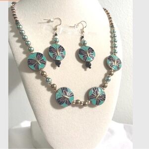 Elegant Green and Gold Necklace Set